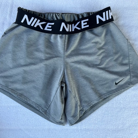 Lot of Women’s Nike Shorts Small and X-Small - Picture 8 of 11